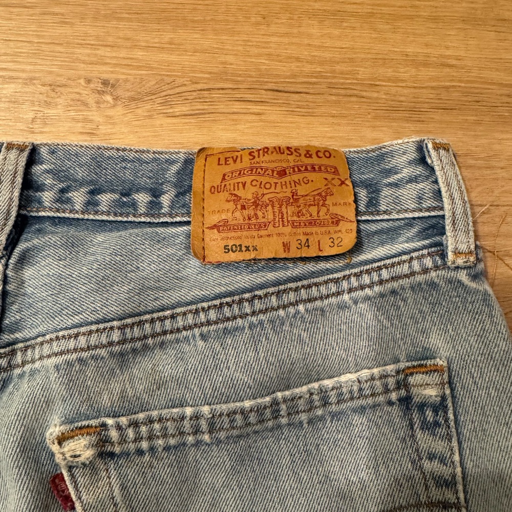 Vintage Levi's Light Blue Distressed Straight Jeans - Picture 5 of 6